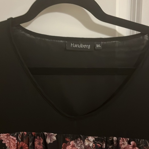 Plus size tunic top. - Picture 3 of 4